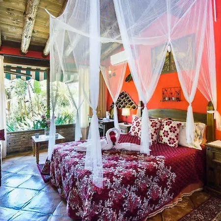 Мини-отель Cantaros 3*